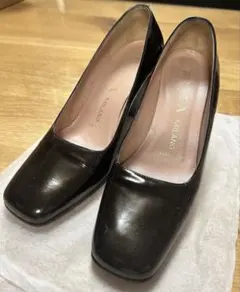 PRADA ブラックエナメルハイヒール