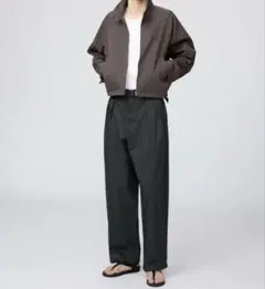 ジ*ン様 UNIQLO タックワイドパンツ W73 黒 484093