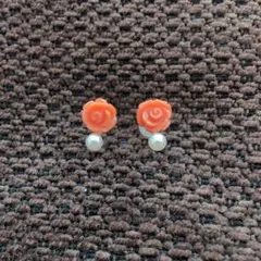 珊瑚とパールのローズデザイン ピアス