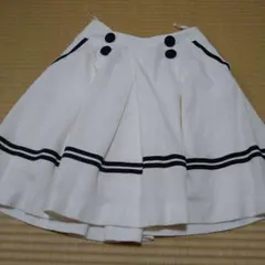 ホワイト プリーツスカート 膝丈