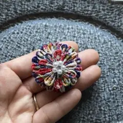 赤つむぎ花ブローチ/帯留・髪飾り変更可能