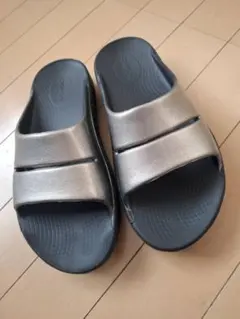 【美品】OOFOS(ウーフォス) OOmega OOahh Luxe Latteのサムネイル