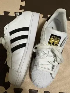 美品！adidasアディダススーパースター２３センチ