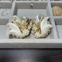 ヴィンテージ風 ホワイトフラワー イヤリング