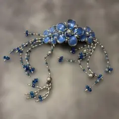 花モチーフ バレッタ ブルー 揺れるビーズ ヘアアクセサリー