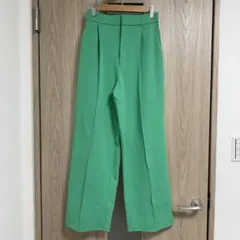 GU グリーン ワイドパンツ プリーツ入り Sサイズ