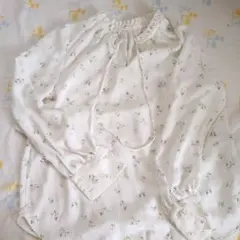 花柄フリル長袖ブラウス