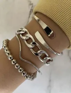 シルバーカラー ブレスレット 4点セットのサムネイル