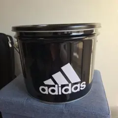 adidas 黒い収納容器　ペール缶