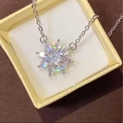 雪の結晶　ネックレス　サンフラワー　モアサナイト　シルバー　ダイヤモンド風