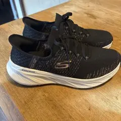 スケッチャーズ 24.5