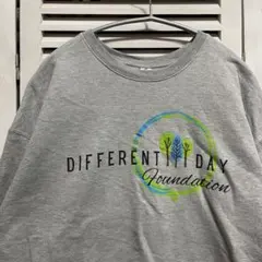 ロゴ スウェット 古着 グレー Different Day Foundation