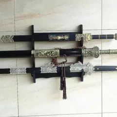 【刀掛けセール品第①弾】 刀掛け 三段 三振り用 三本用 唐草模様 唐木 竹 茶 楽天市場】3，7尺竹刀 魁「さきがけ」胴張・小判型 竹のみ