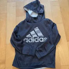 フード付きトレーナー