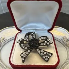 ヴィンテージ　黒のリボンブローチ