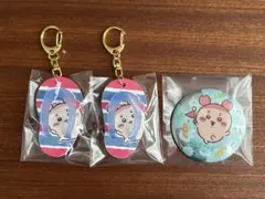 ちいかわ 古本屋 カニちゃん ビーチサンダルキーホルダー 缶バッジ 3点セットのサムネイル