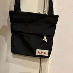 A.P.C. ブラック サコッシュ