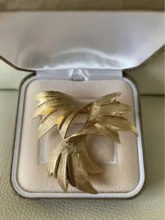 TRIFARI トリファリビンテージブローチ w約5.5×h約4.5