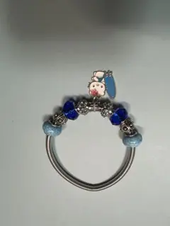 キャラクター付き青いストラップ