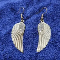 フックピアス　羽　ゴールド