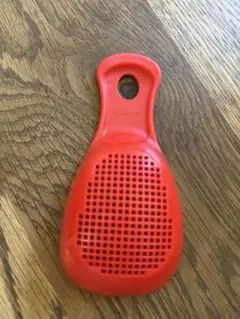 マーナ お料理はかどる粉ふりスプーン レッドのサムネイル