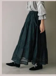 サマンサモスモス カズミ　コラボ　サス付き刺繍スカート　ブラック 新品タグ付】 SamansaMos2×kazumiコラボ✨サス付刺繍スカート黒 - メルカリ