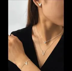 サージカルステンレス ピアスとブレスレットとネックレス 3セット★Ｖデザイン