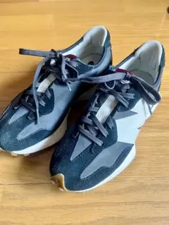 週末お値下げ‼︎ New Balance 327 スニーカーのサムネイル