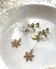 雪の結晶　イヤリング（ピアス変更可）