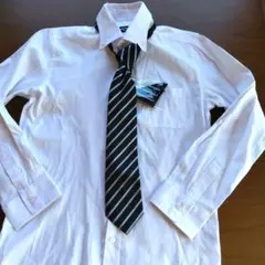 男児白Ｙシャツ　ストライプネクタイ付き