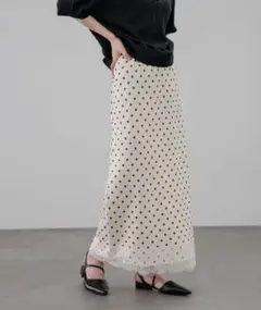 LOWRYSFARM ストレッチサテンスカートのサムネイル