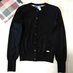 美品　ブルーレーベルクレストブリッジプレート付き黒カーディガン38