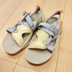 NIKE サンダル オニオンタ　グレー×ベージュのサムネイル