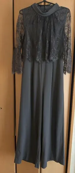 グレーのレース長袖オールインワンパンツドレス