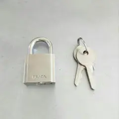 PRADA　プラダ　鍵　シルバー