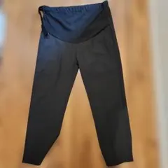 黒のマタニティパンツ ウエスト調整可能