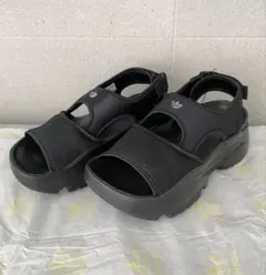 新品✨️ adidas アディダス オズガイア 厚底 サンダル 27.5のサムネイル