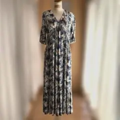 スタイルアップボタニカル柄 Vネック ロングワンピース 半袖￼