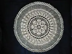 ベージュの30cm　ドイリー　レース編み　かぎ針編み　テーブルセンター　新品