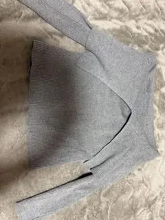 グレー　オフショルニット