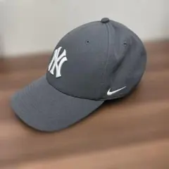 NIKE New York Yankees キャップ グレーのサムネイル
