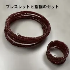 赤いビーズブレスレット と指輪　重ね付け可能