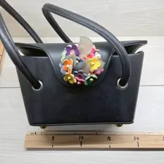 黒ハンドバッグ 花モチーフ装飾 ミニバッグ