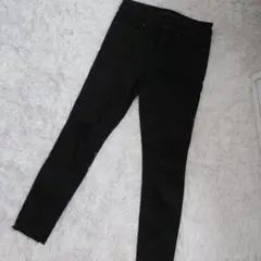 UNIQLO ブラック スキニーデニム ダメージ加工