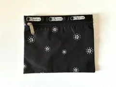 LeSportsac ポーチ ブラック 刺繍花柄のサムネイル