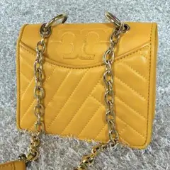 美品 トリーバーチ キルティング チェーン ショルダーバッグ でかロゴ 斜め掛け