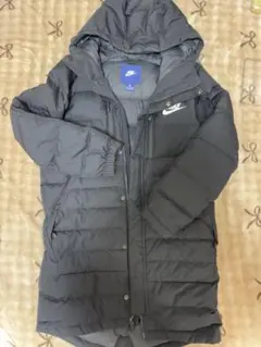 Nikeの黒いフード付きジャケット