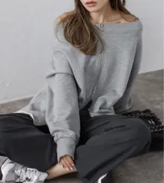 ボンジュールサガン　前後2WAYオフショルダージップスウェット　ライトグレー