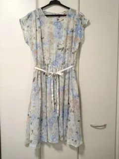 【極美品】フラワープリント 半袖ワンピース M　ブルー系