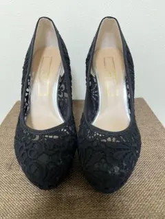 レースデザイン ブラックパンプス 高ヒール